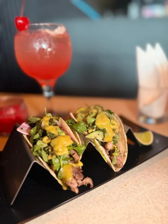 Tacos con bebida